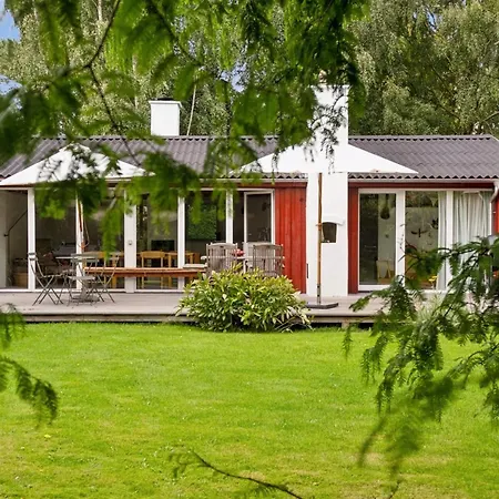Lauri - 2-3km From The Sea By Interhome